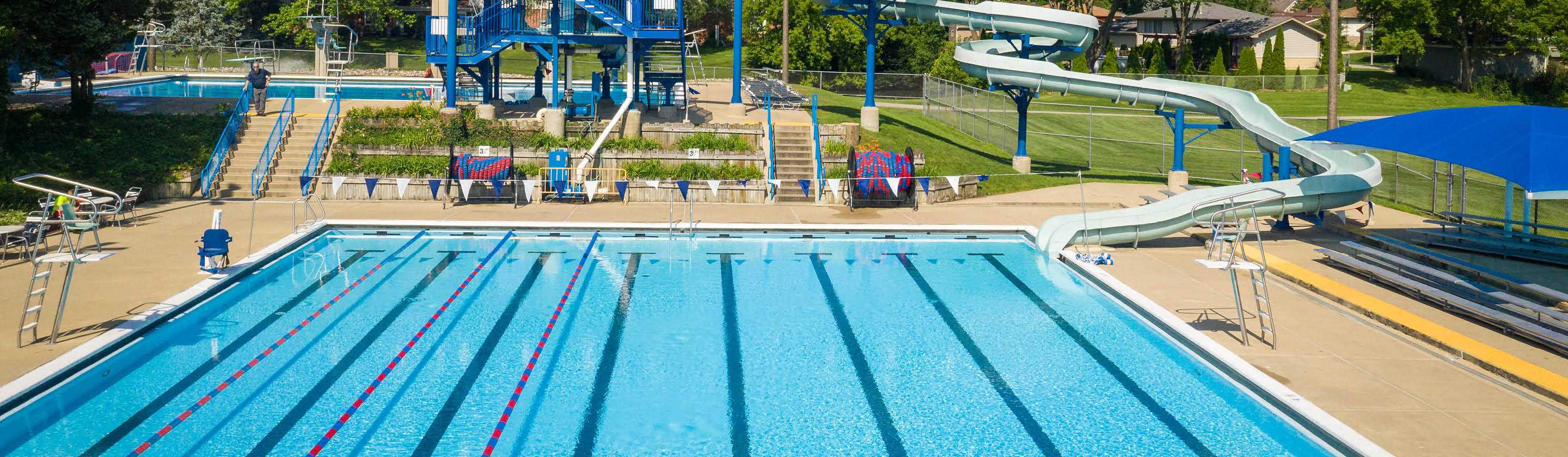 Sie Lecken Einander Im Swimmingpool Sie Lecken Einander Im Swimmingpool